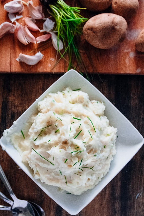 Buttery Garlic And Herb Mashed Potatoes - Dad With A Pan