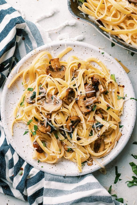 Cacio e pepe - Cheese, pepper and pasta with a little added touch of some sautéed mushrooms, this is a easy and delicious dinner to make! 