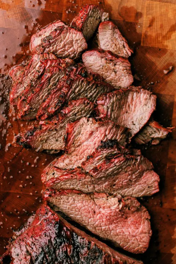 If you want to make an amazing tri tip roast, look no further. I smoked a tri tip roast with a pepper- based Texas style rub. 